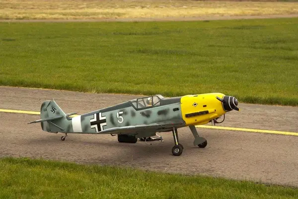 Alan's 109 ready for a flight...