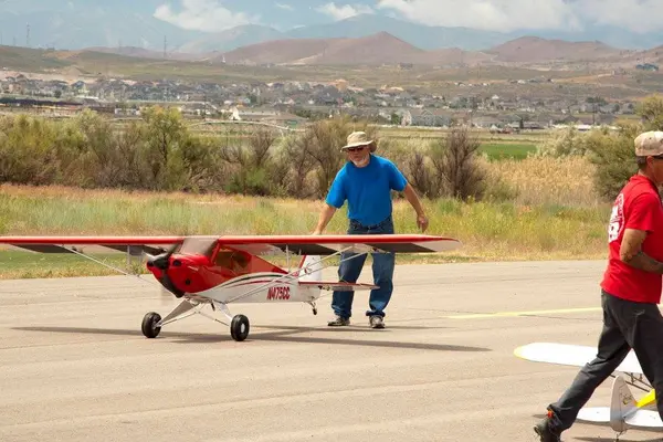 John's big Carbon Cub is ready for take-off.