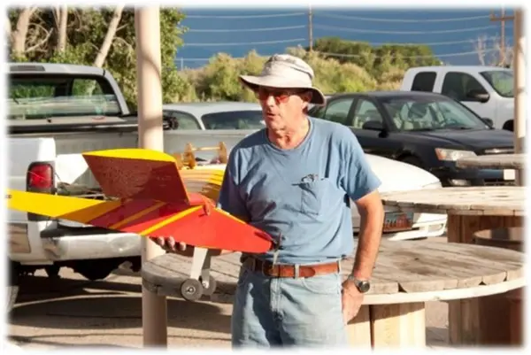 Art Steuck – Wally Barrus-design camera ship (electric)